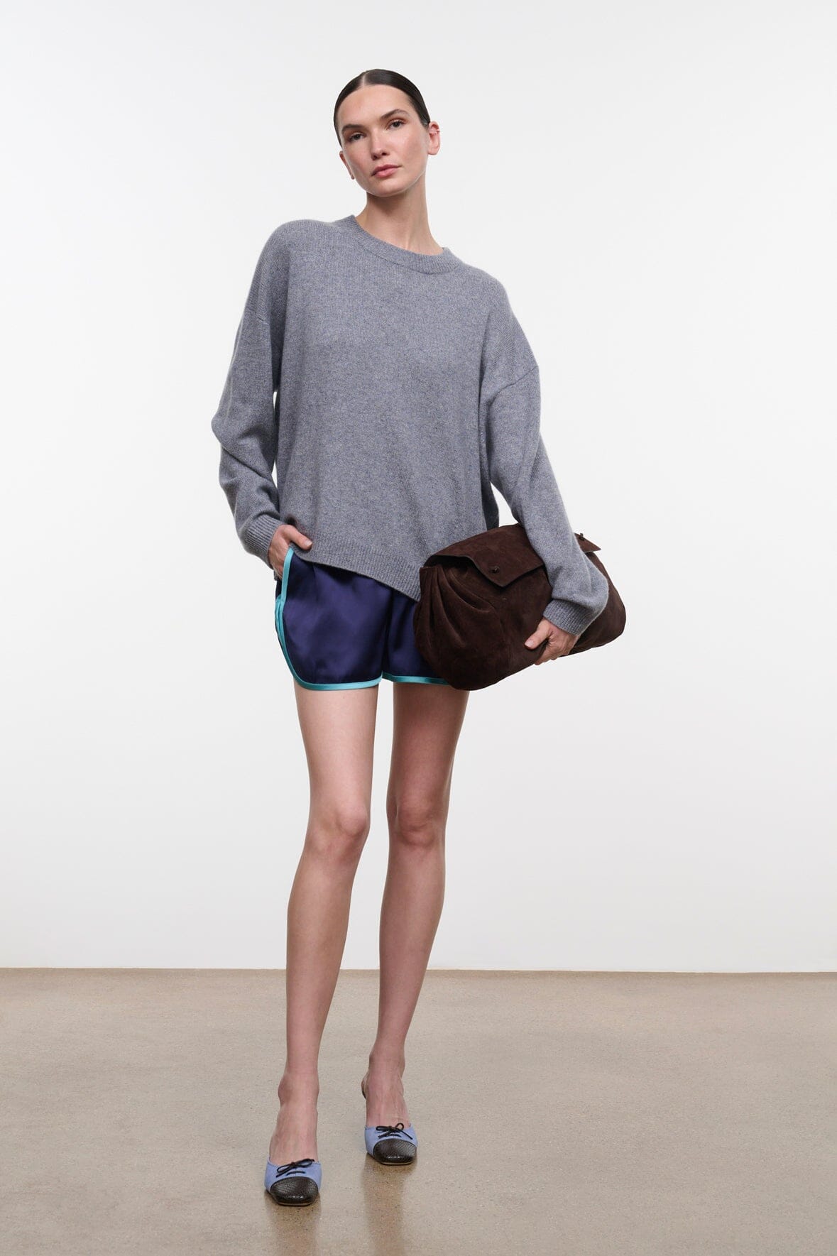 SERRANO CASHMERE RELAXED CREW | ASH